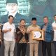 Menteri Desa Terima Pena Emas 2025 dari Forum Pimred