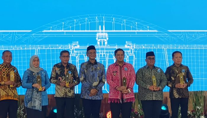 Diterima Kadis PUPR, Bupati Ubaid Raih Sutami Awards Kementerian PU