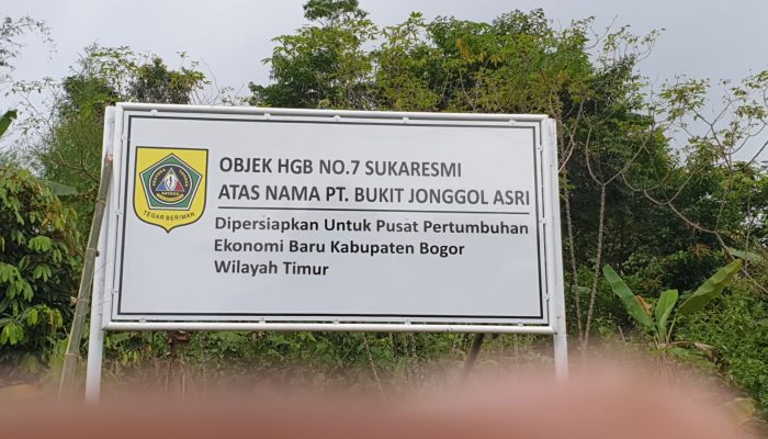 Ratusan Warga Sukaresmi Tolak Pengosongan Lahan